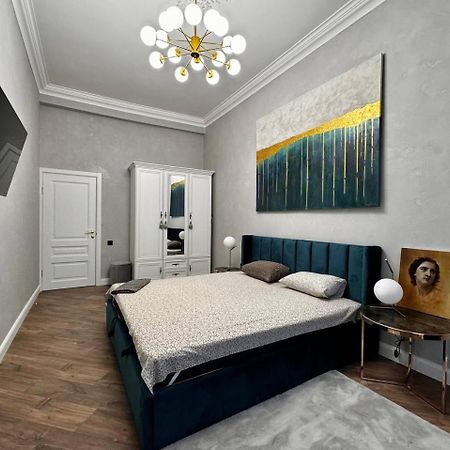 Deribasivska 10 Luxury Apartment Odessa Extérieur photo